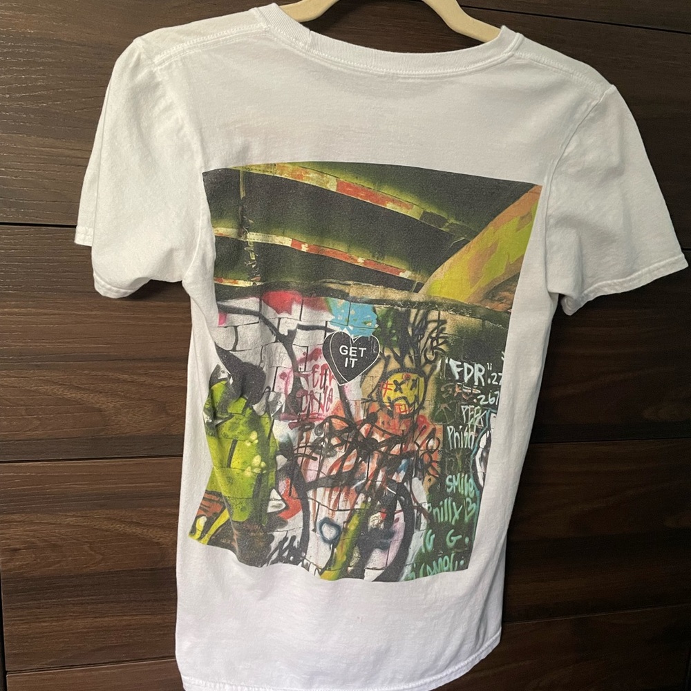 Urban Outfitters x Amberella Graphic Tee | XS